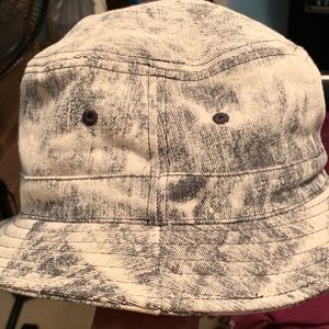 Bucket hat